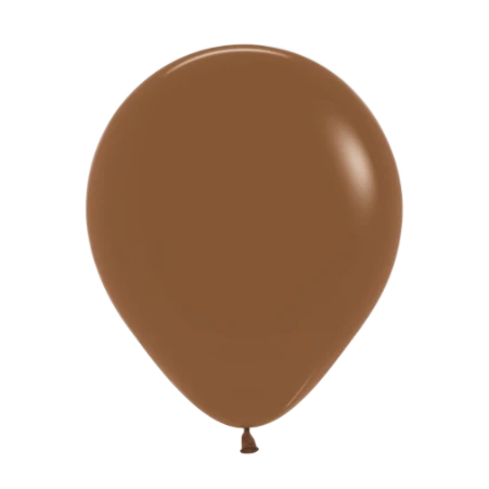 Brauner Pastell-Latexballon in klassischer Tropfenform