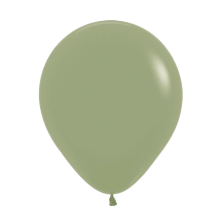 Eukalyptusgrüner Pastell-Latexballon in klassischer Tropfenform